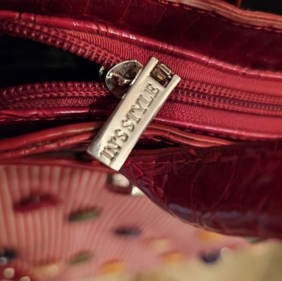 IN'S red and white striped bag with buttons and faux reptile. - Picture 4 of 8
